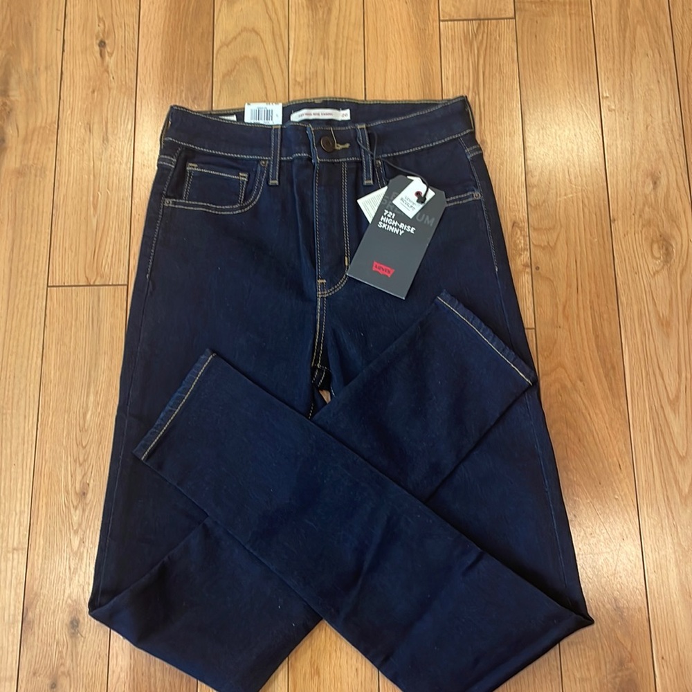 Levi’s High Rise Skinny Jeans (BRAND NEW!)